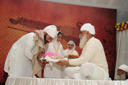Sri Satguru Ji blessing Jaita Singh during 4th Satguru Jagjit Singh Sammelan 2015