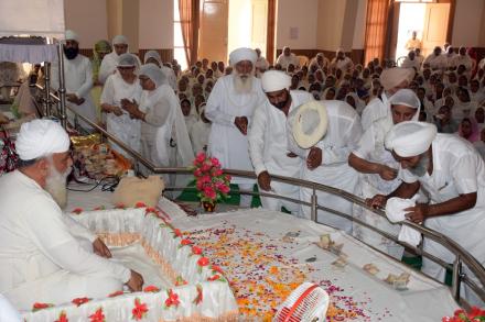 Sri Satguru Ji blessing Sri Jiwan nagar sadh sangat on 2nd September 2015