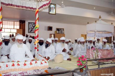 Sri Satguru Ji blessing sadh sangat of Sri Jivan nagar area on 13 September 2015