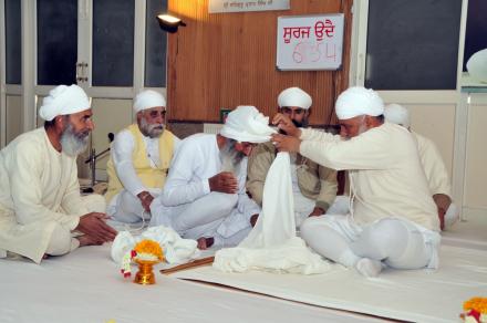 Sri Satguru Ji tying turban during bhog ceremony of Sant Pyara Singh Ji 