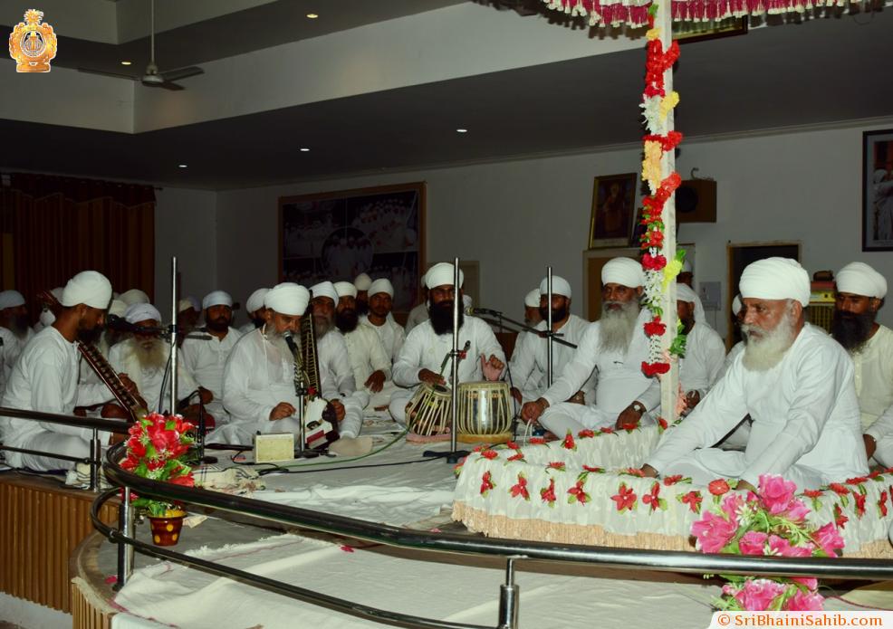 Sri Satguru ji blessing sadh sangat during Ellenabad Daura on 21 July 2015. 