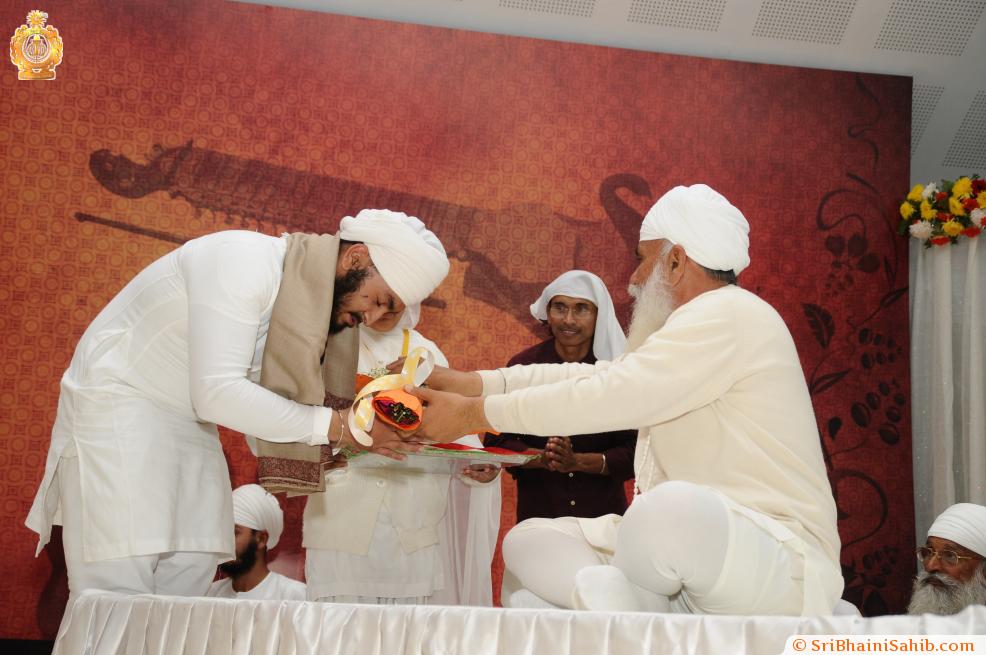 Sri Satguru Ji blessing Mansa Singh during 4th Satguru Jagjit Singh Sammelan 2015