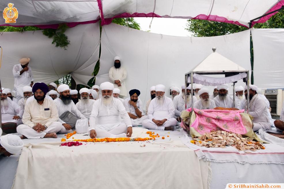 Sri Satguru ji blessing sadh sangat during Ellenabad Daura on 21 July 2015. 
