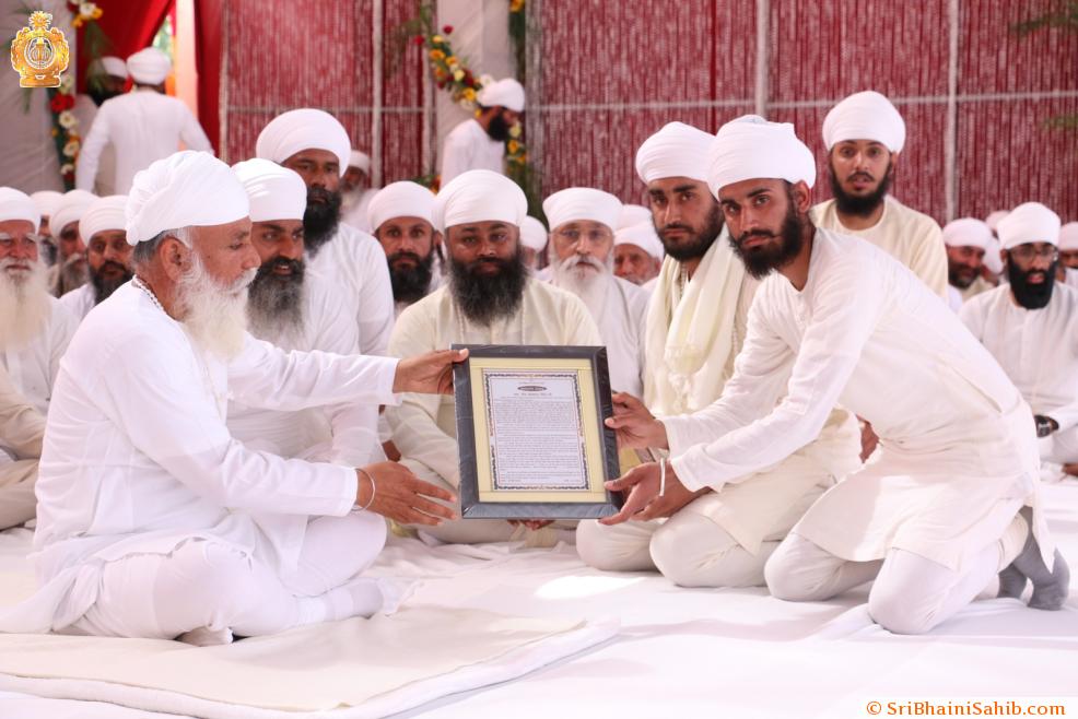 Sri Satguru Ji honoring the family of (Late) Sant Balkaar Singh Ji with "Nishkam Sewak puraskar" for his selfless devotion toward Namdhari Panth. (26 March 2016)